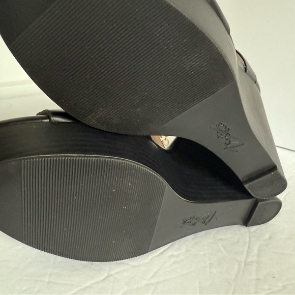 NWOT Black Wedge Heel Platform Sandals with Ankle Straps Size 9.5 - Picture 11 of 13